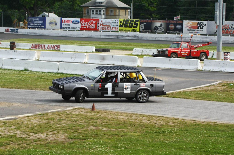 Illustration for article titled The 24 Hours Of LeMons New England 2009 Über Gallery, Part 1